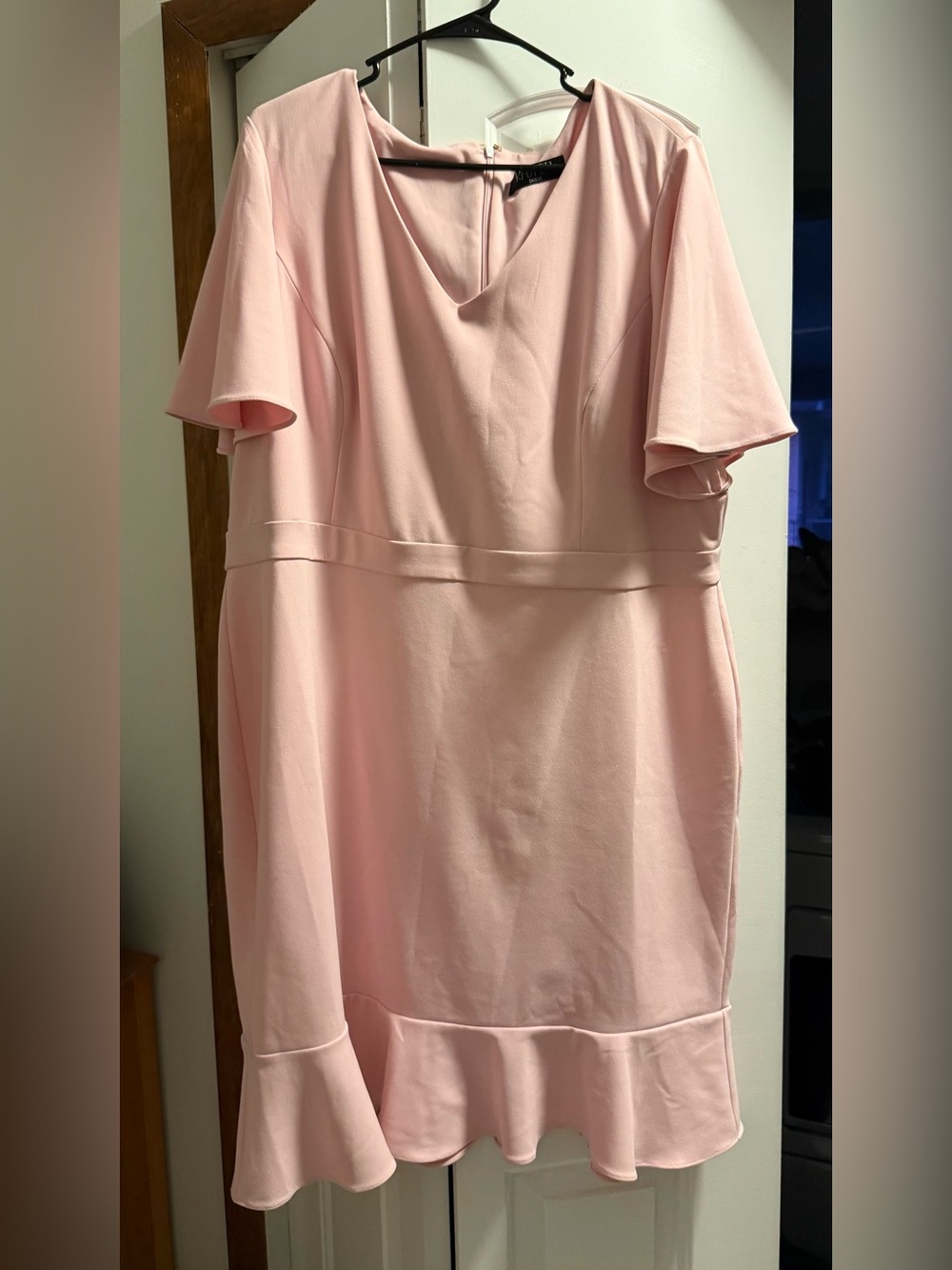 Kasper Soft Pink V-Neck Midi Dress with Flared Hem